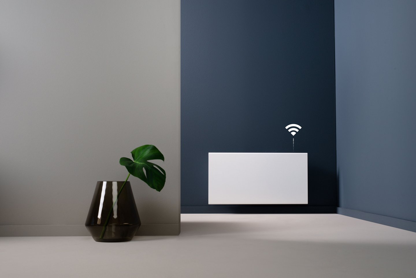 Radiador eléctrico de panel Adax Neo WiFi instalado en una vivienda