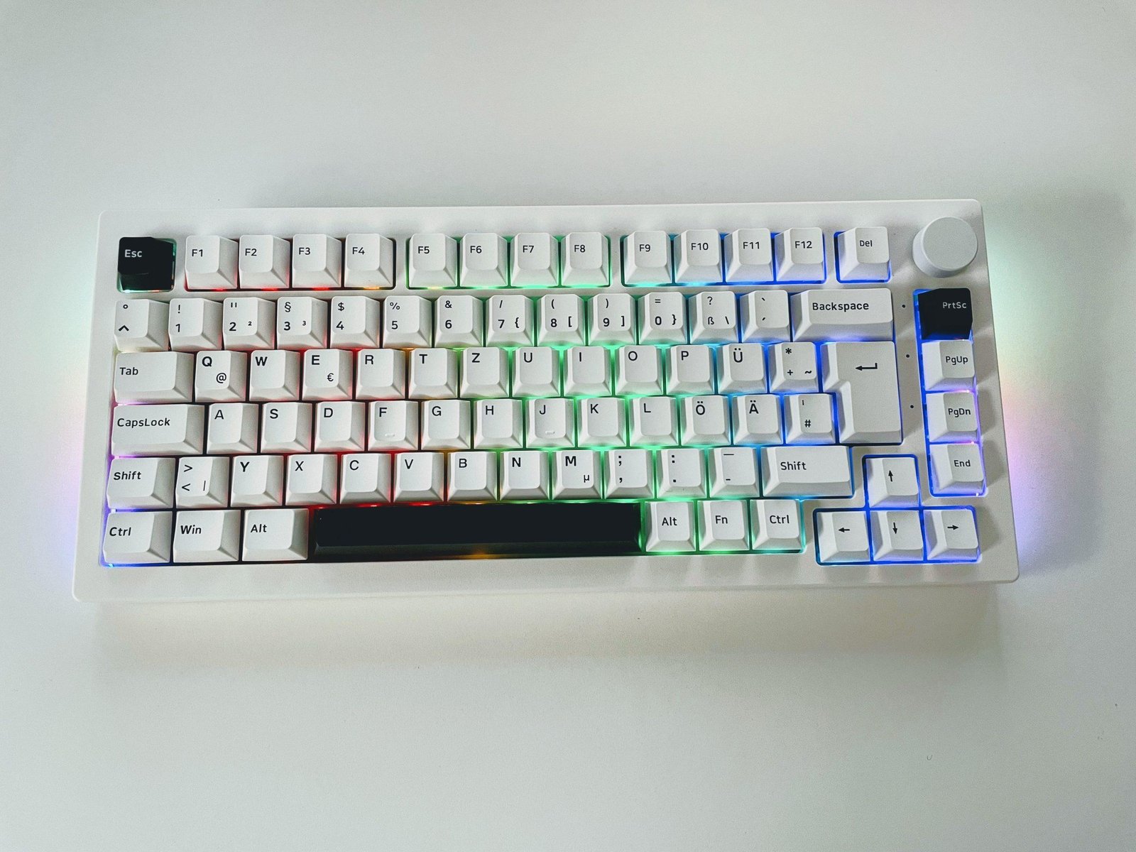 Teclado mecánico Akko 5075B Plus con iluminación RGB