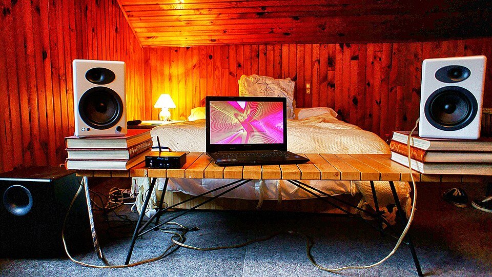 Sistema de audio con altavoces Audioengine A5+ y subwoofer Audioengine S8