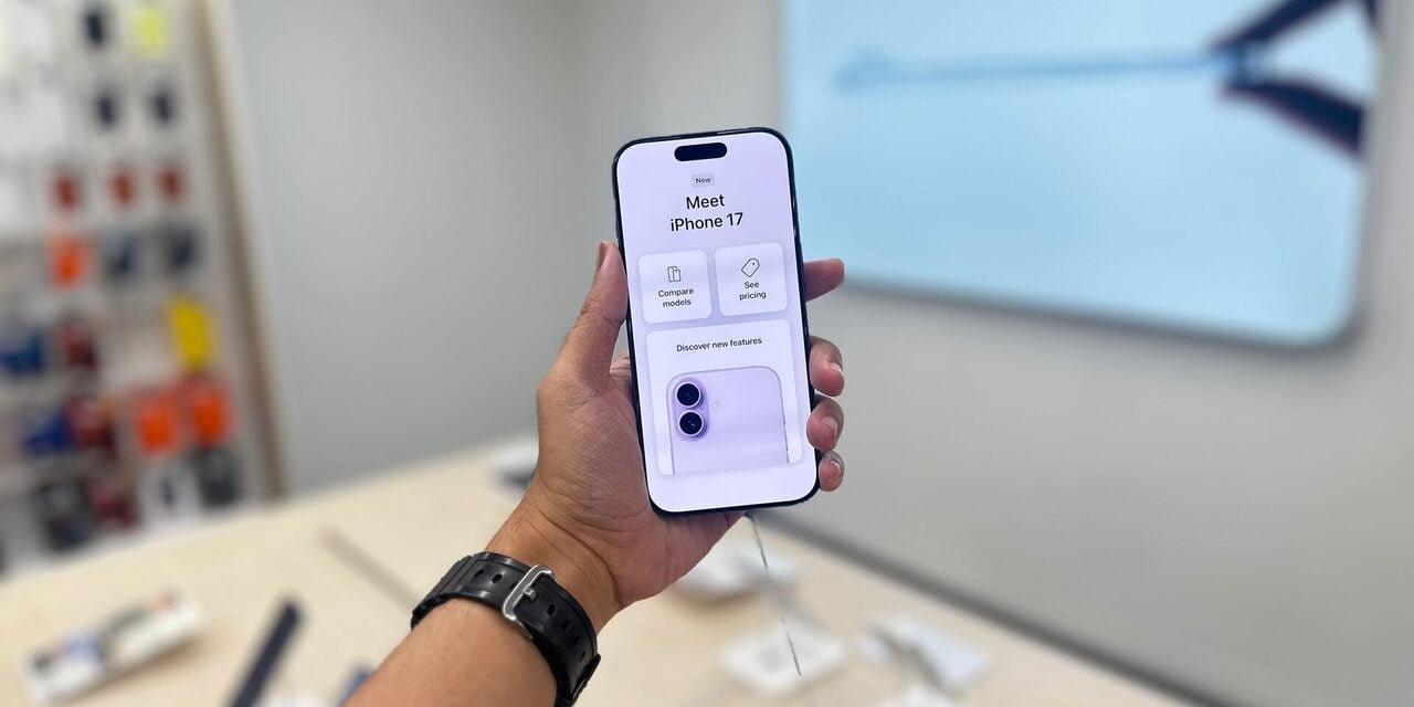 Apple iPhone 17 expuesto en una tienda