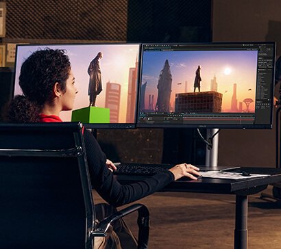 Monitores profesionales Asus ProArt utilizados en un estudio de creación audiovisual